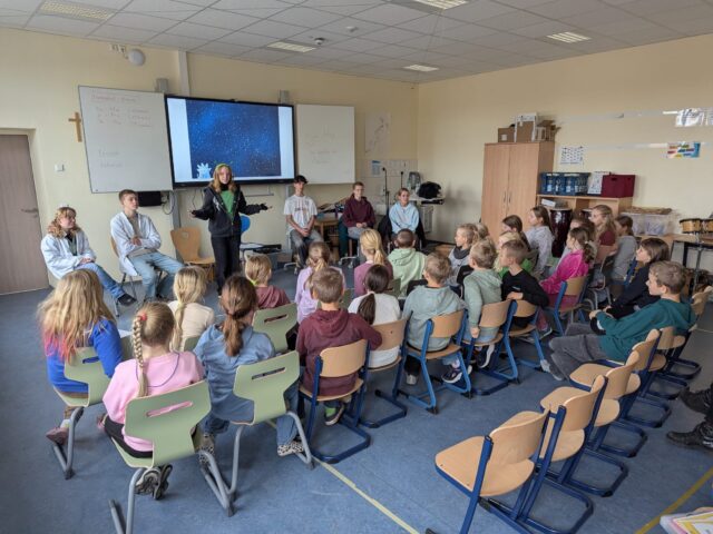 Kombinierter Bastel- und Vorlesetag an der Grundschule Börger